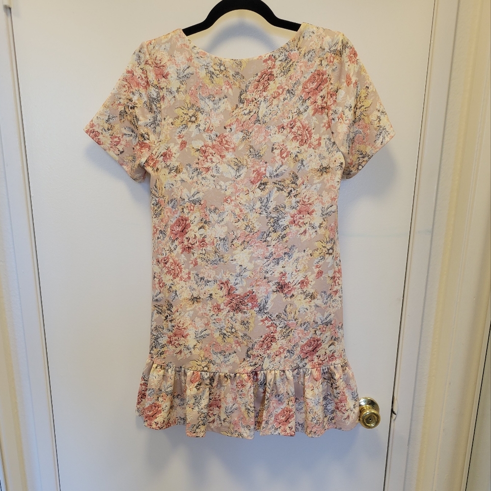Floral Ruffled Shift Dress - Picture 4 of 5